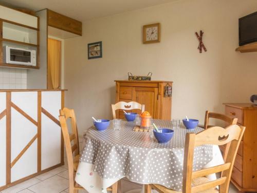Zdjęcie z galerii obiektu Studio confortable aux pieds des pistes avec balcon - FR-1-267-214 w mieście Villarembert