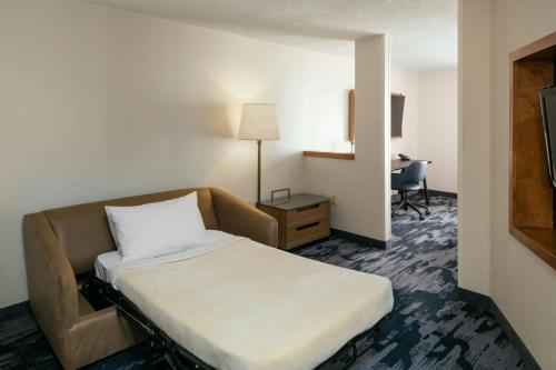 Postel nebo postele na pokoji v ubytování Fairfield Inn & Suites by Marriott Anchorage Midtown
