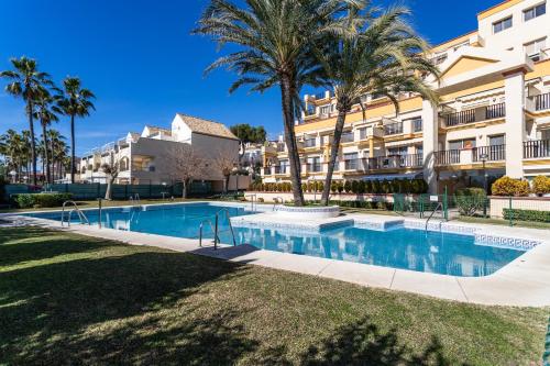 2 Estudios en La Romana Playa, uno con vista parcial mar y otro vista a la piscina