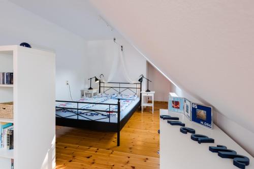 Postel nebo postele na pokoji v ubytování Landhaus Greetsiel am Hafen "Meeresbrise"