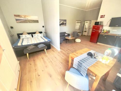 a small room with a bed and a dining table at Gästehaus Sternschanze - App 4 &bdquoObermaat&ldquo in Stralsund