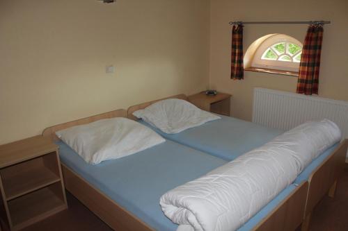 a bed with two pillows on it in a bedroom at Ferienwohnung 2 Struven Hus in Lehe