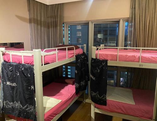 Ένα ή περισσότερα κρεβάτια σε δωμάτιο στο Infinity View KL Hostel