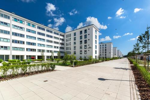 an empty street in front of a building at Loft Lori in Buhlitz