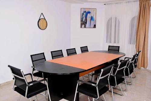 El área de trabajo o centro de convenciones de Keur Adiana