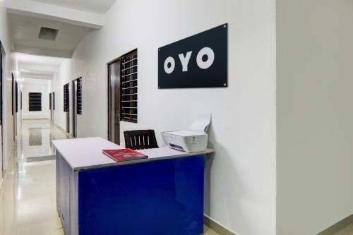 TV a/nebo společenská místnost v ubytování Hotel O Divyata Resorts