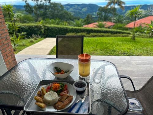 a tray of food on a table with a drink at Colinas Tinamastes in San Isidro