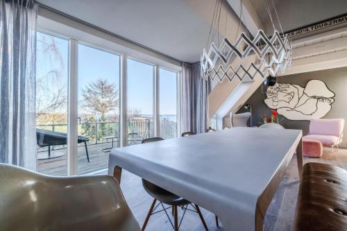 Posezení v ubytování Haifischsieben, Wow-Haus mit Meerblick, Sauna und Kamin