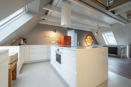 Kuchyň nebo kuchyňský kout v ubytování Haifischsieben, Wow-Haus mit Meerblick, Sauna und Kamin
