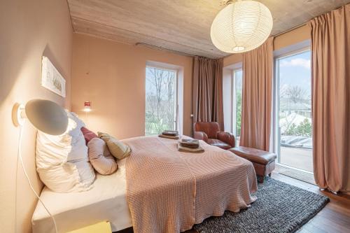 Postel nebo postele na pokoji v ubytování Haifischsieben, Wow-Haus mit Meerblick, Sauna und Kamin