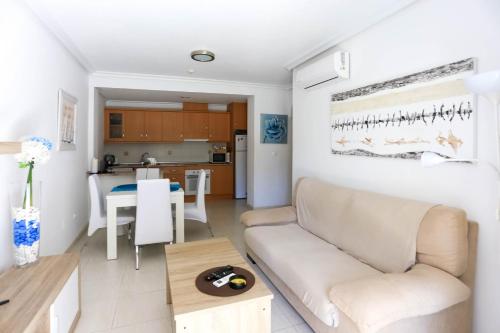Η κουζίνα ή μικρή κουζίνα στο Cabo Roig La Rotonda, Pool, Beach & Comfort