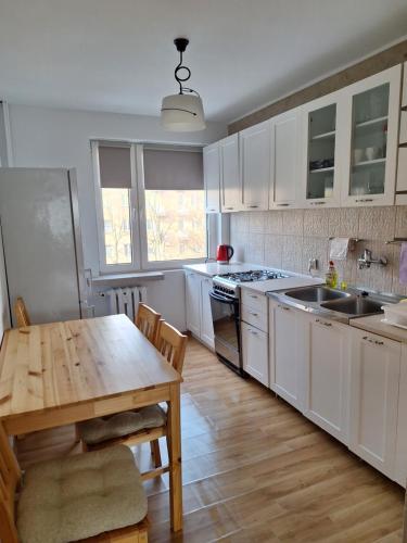 Η κουζίνα ή μικρή κουζίνα στο Apartament Żółkiewski