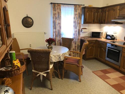 a kitchen with a table and chairs and a kitchen with a table and a kitchen at Schöne Ferienwohnung in Bahnhofsnähe für Urlaub, Studium oder Arbeit in Deggendorf