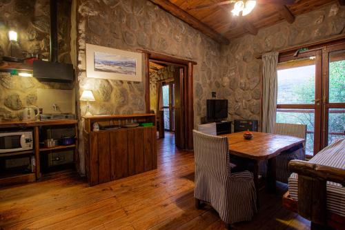 Una cocina o cocineta en ASM CABAÑAS XIII