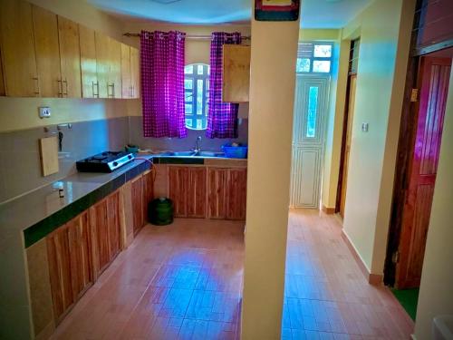 Kuchyň nebo kuchyňský kout v ubytování SK Emanyatta Camp