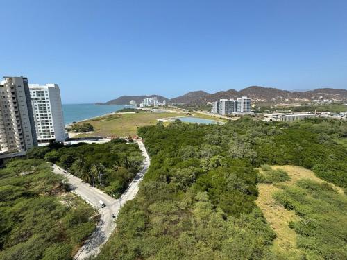 an aerial view of a city and the ocean at Suite con Lujoso Jacuzzi, Piso 14 y vista al mar in Santa Marta