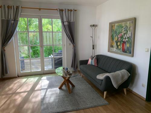 a living room with a couch and a glass table at Ferienhaus Schiffchen "Unter Deck" in Prerow