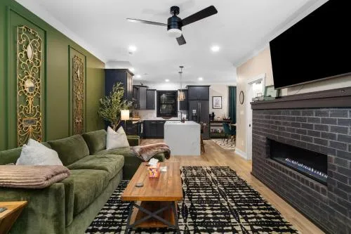 3 King Bd with Hot Tub & Minutes to Dollywood! photo 1