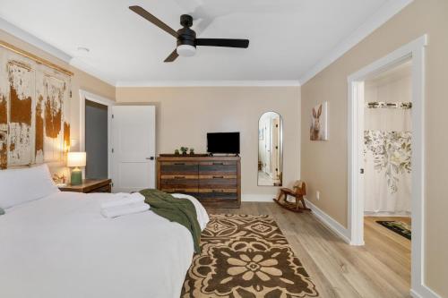 3 King Bd with Hot Tub & Minutes to Dollywood! photo 45