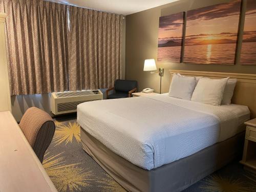 Postel nebo postele na pokoji v ubytování Days Inn by Wyndham Seatac Airport