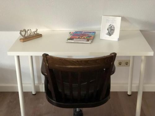 a white desk with a chair in front of it at Ferienwohnung Villa Wolke in Sankt Wendel