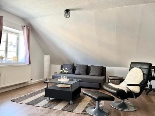 a living room with a couch and two chairs at Ferienwohnung Villa Wolke in Sankt Wendel