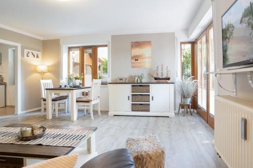 a living room with a table and a dining room at Premium Quartier Solymar Pelzerhaken - ein kleiner Hund willkommen in Neustadt in Holstein
