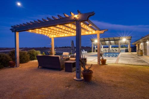 Kolam renang di atau dekat dengan Private Pool Firepit Wine Room Near Top Paso Wineries Devi Ranch
