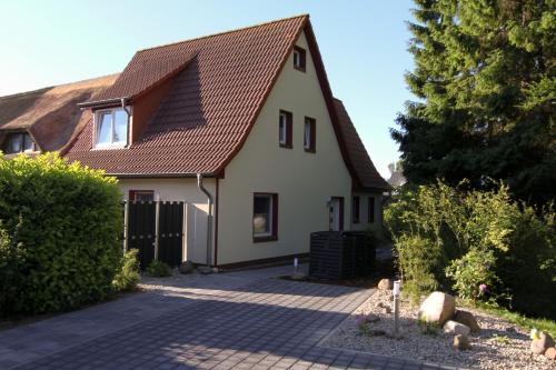 a white house with a brown roof at FeWo ZENO III in Zingst