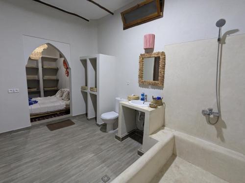 Ein Badezimmer in der Unterkunft the old house