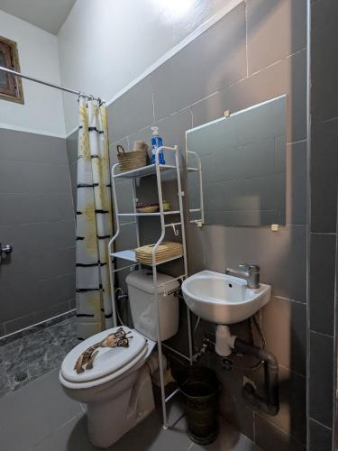 Ein Badezimmer in der Unterkunft the old house