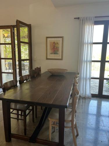 Gambar di galeri bagi Stylish villa with large pool and stunning views di Olargues