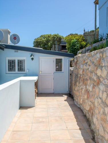 Φωτογραφία από το άλμπουμ του Modern Beach Apartment σε Kalk Bay