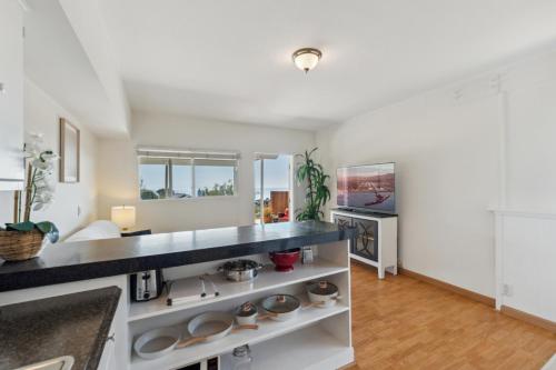 Φωτογραφία από το άλμπουμ του Whitney Oceanview Studio σε Summerland