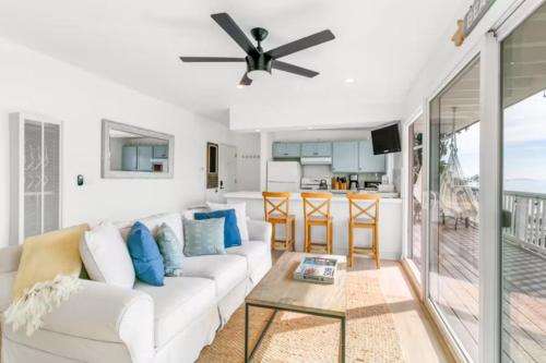 Χώρος καθιστικού στο Lillies Oceanview Retreat