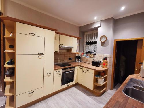 Kuchyň nebo kuchyňský kout v ubytování Ferienwohnung Lena in LathenEmsland