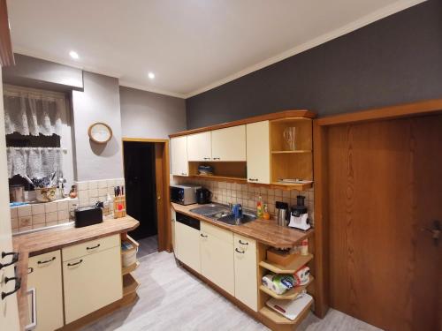 Kuchyň nebo kuchyňský kout v ubytování Ferienwohnung Lena in LathenEmsland