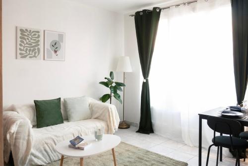 L'Émeraude Porte de Paris - Aéroport CDG, Stade de France, Metro 12