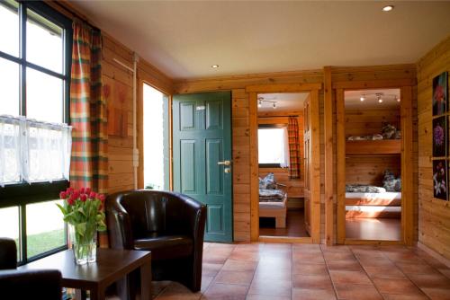 a room with a green door and a bedroom at Ferienhaus 4 Prs in Kaupen