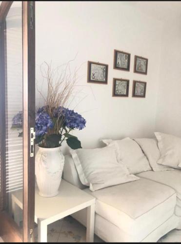 a living room with a white couch and a table at Le terrazze in Massa Lubrense