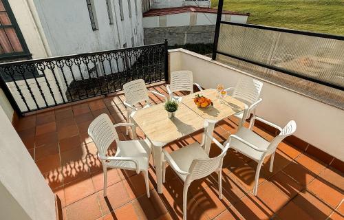 Un balcón o terraza en Super Apartment Lecer 5 With Terrace