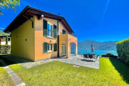 a house with a view of the water at Villa Panoramica in Menaggio