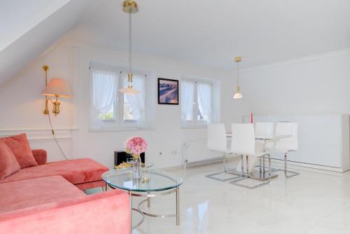 a living room with a red couch and a glass table at Abaxie A in Wenningstedt