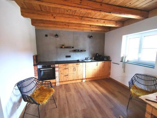 Η κουζίνα ή μικρή κουζίνα στο Rösslerhof Ferienwohnung Lindele