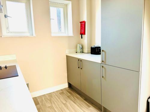 Η κουζίνα ή μικρή κουζίνα στο Cozy 3 Bed Thetford Home with WiFi Sleeps 5 Comfortably