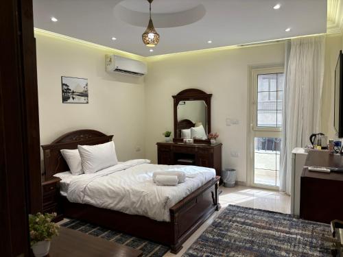 Postel nebo postele na pokoji v ubytování Pyramids Boutique Hotel