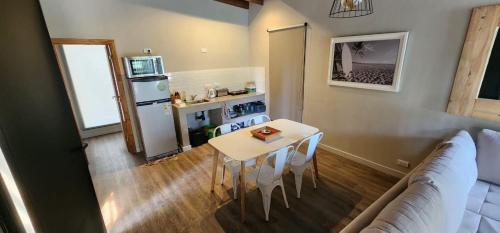 Nhà bếp/bếp nhỏ tại Cabañas Los Aromos