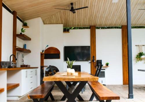 Η κουζίνα ή μικρή κουζίνα στο Oshy Sunset Apartments - 10 mins from Tamarindo