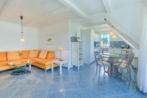 a living room with a couch and a table at Abaco 4N in Wenningstedt