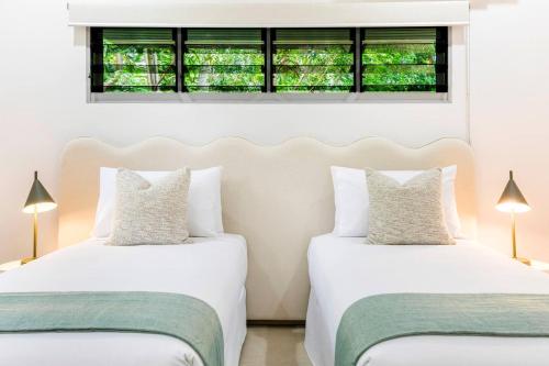 Katil atau katil-katil dalam bilik di Dune - Poolside Elegance near Parap Markets & Beach